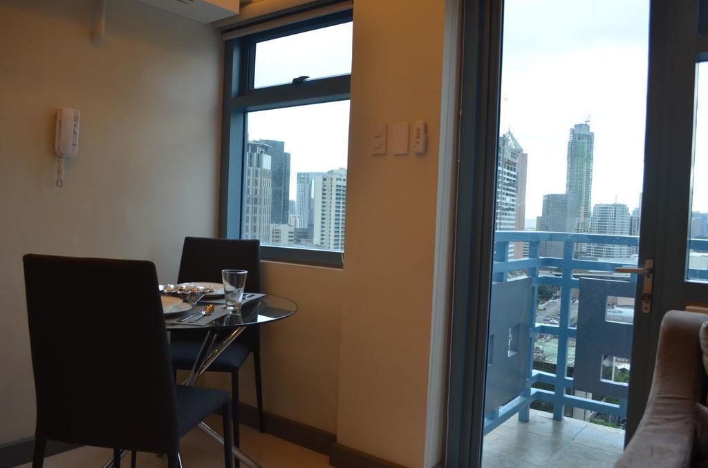 Апартаменти Eton Parkview Makati City Екстер'єр фото