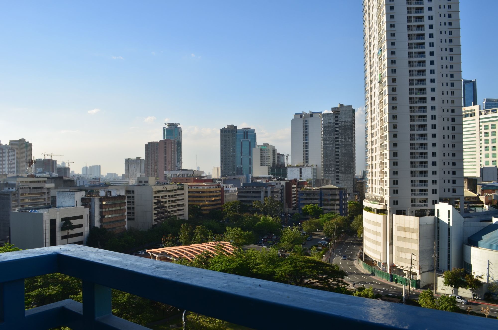 Апартаменти Eton Parkview Makati City Екстер'єр фото